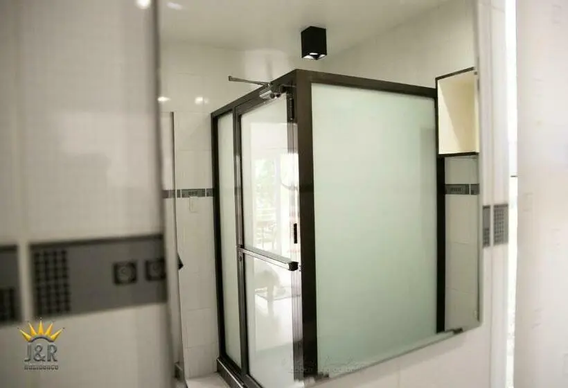 ویلای 1 خوابه, J&r Residence