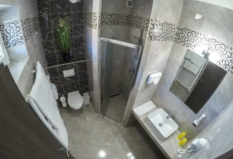 ファミリールーム, Főnix Apartman