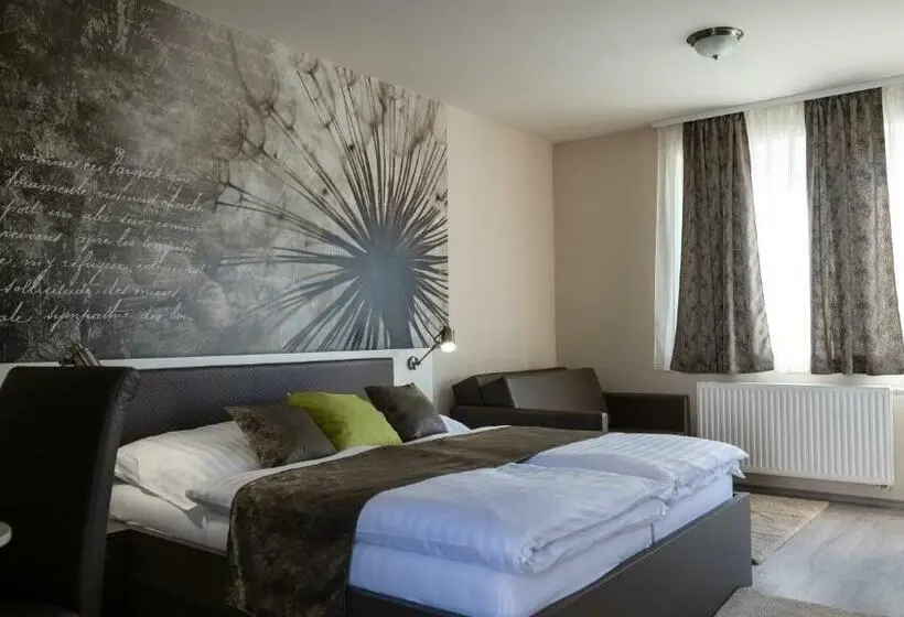 ファミリールーム, Főnix Apartman