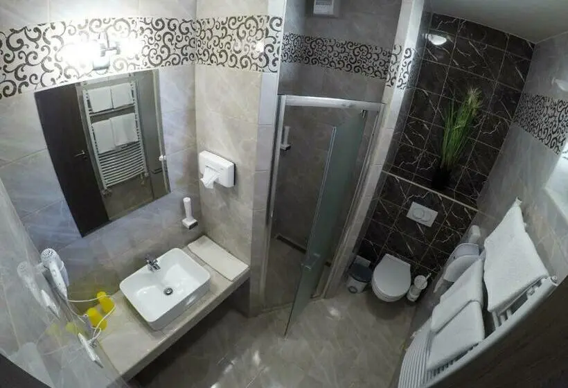 ファミリールーム, Főnix Apartman