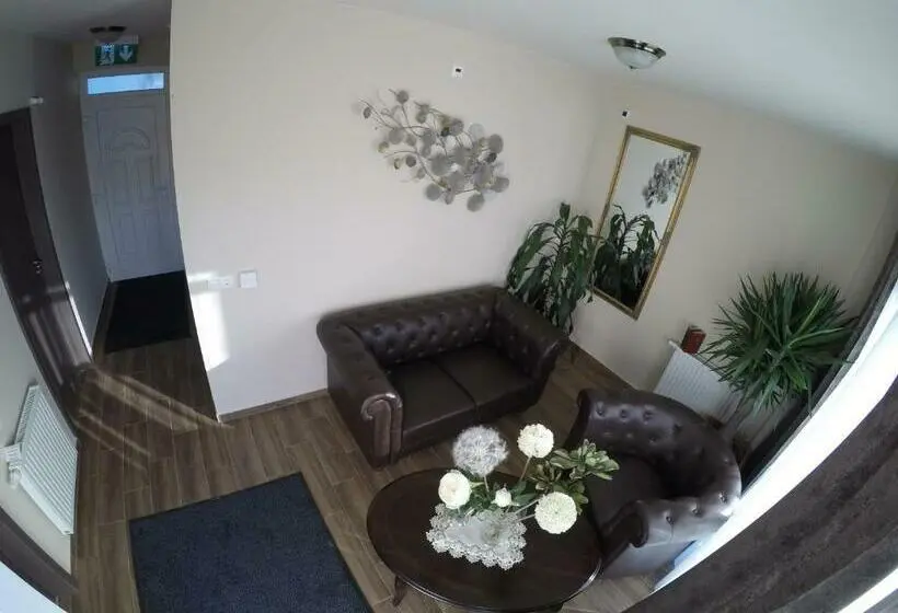 ファミリールーム, Főnix Apartman