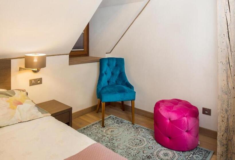 Номер Стандарт, Kaštieľ Kubínyi