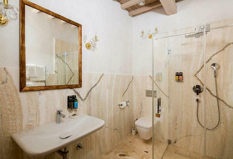 Номер Стандарт, Kaštieľ Kubínyi