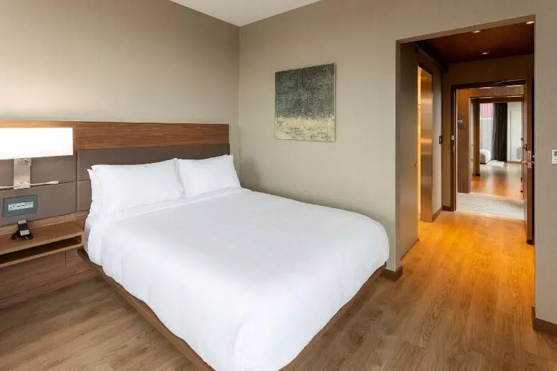 身障者適用スイートルーム, Candlewood Suites Anaheim   Resort Area, An Ihg