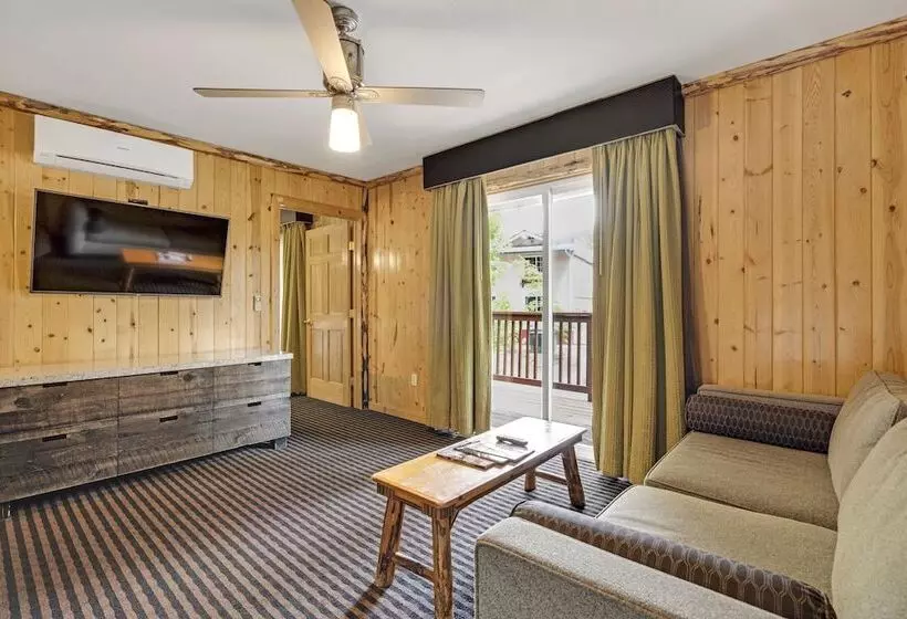 سوییت جونیور, 3 Peaks Resort & Beach Club