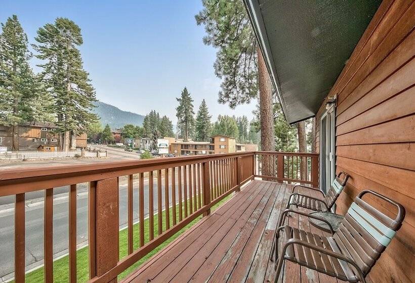 Полулюкс, 3 Peaks Resort & Beach Club