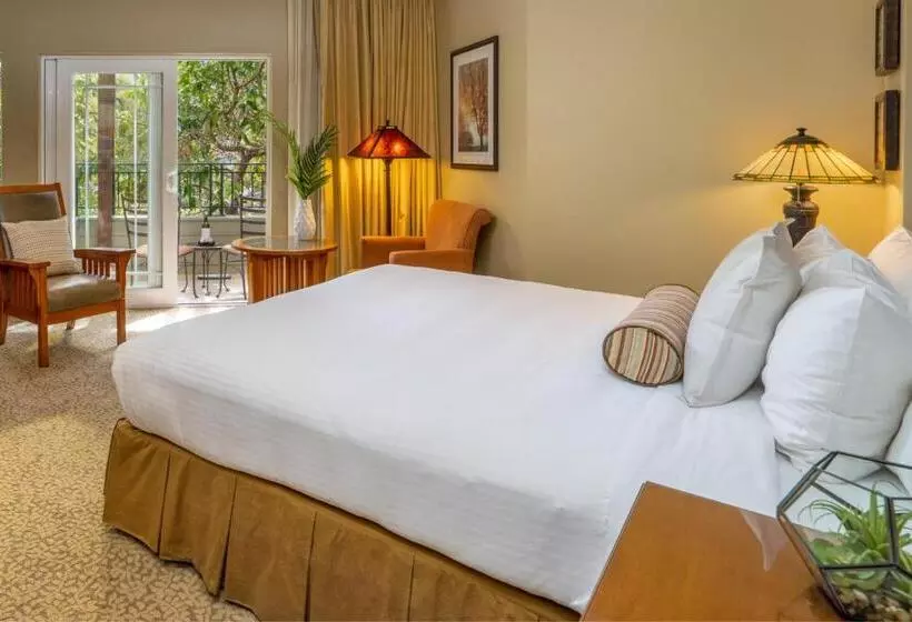 اتاق لوکس, Avila Village Inn
