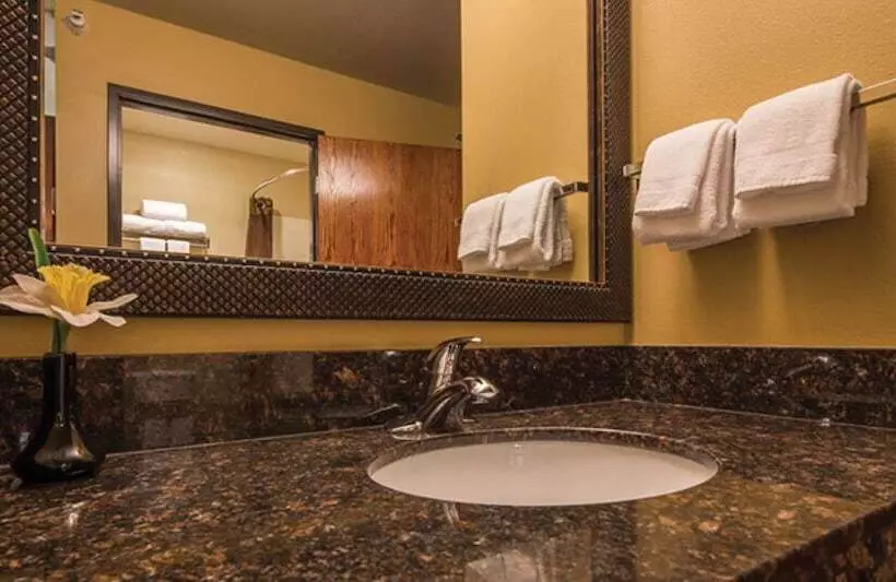 ２ダブルベッドのスタンダードルーム, Best Western Plus Deer Park Hotel And Suites