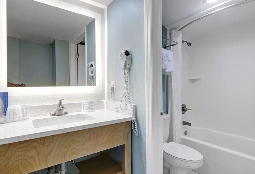 غرفه قياسيه سريرين مزدوجين, Boardwalk Inn And Suites