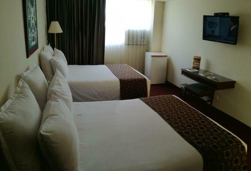 Полулюкс, Carrera