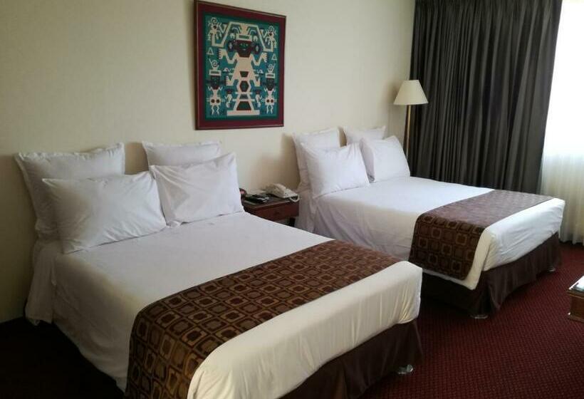 Полулюкс, Carrera