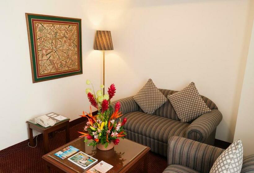 Полулюкс, Carrera