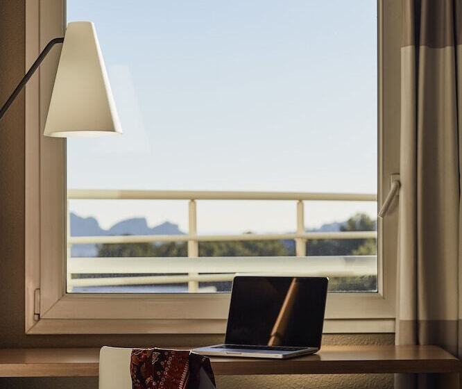 غرفة قياسية مطلّة علي البحر, Ibis La Ciotat