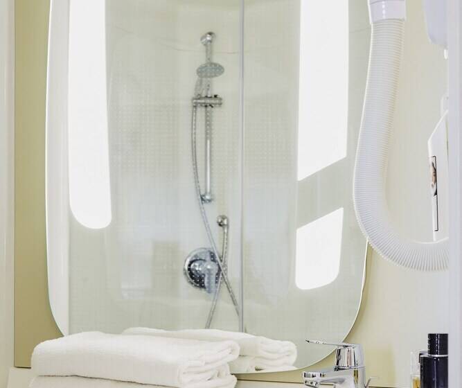 غرفة قياسية مطلّة علي البحر, Ibis La Ciotat