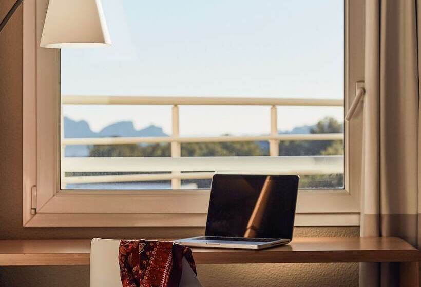 غرفة قياسية مطلّة علي البحر, Ibis La Ciotat