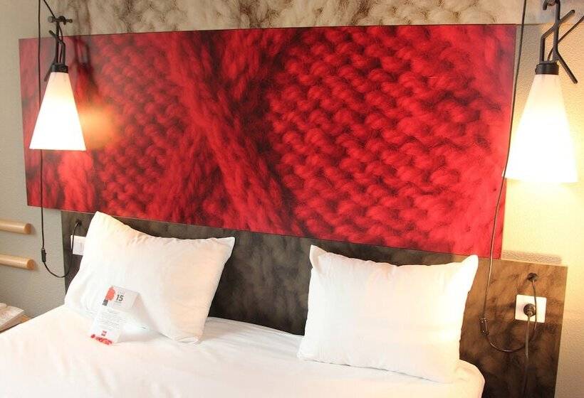 غرفة قياسية مطلّة علي حمام السباحة, Ibis La Ciotat