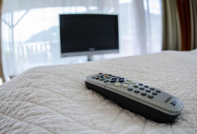 舒适三人间, Lavik Fjord Hotel & Apartments