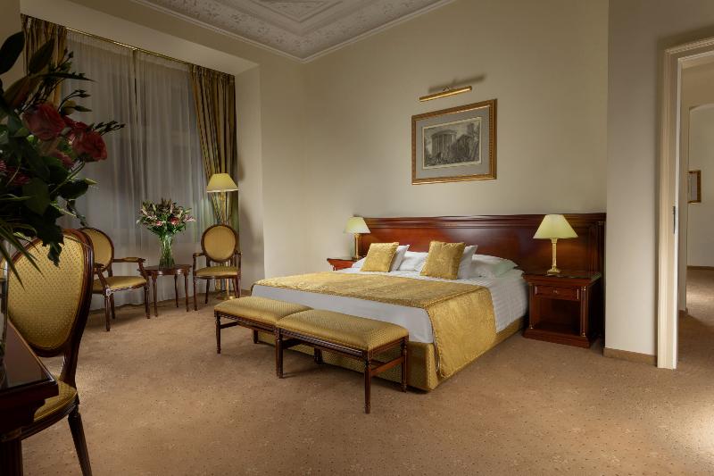 جناح جونيور, Savoy Westend