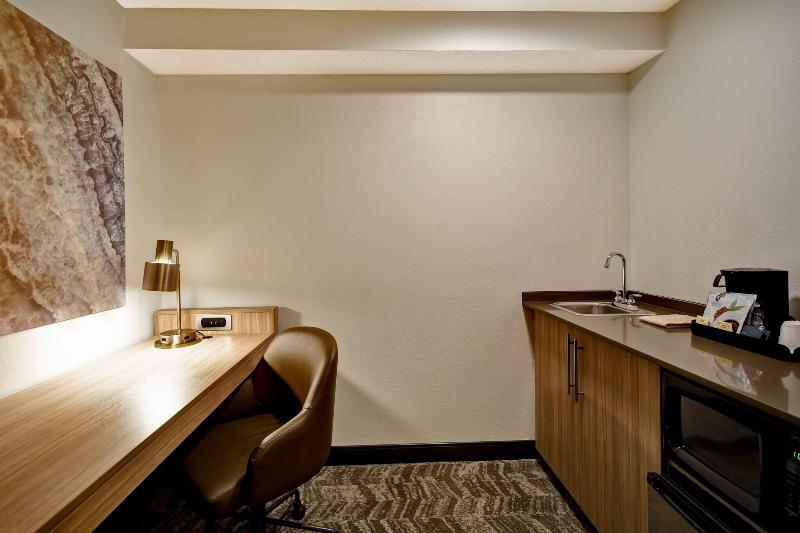 מיטת קינג בסוויטה, Springhill Suites By Marriott Atlanta Kennesaw