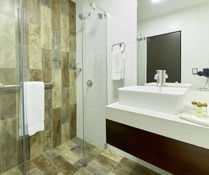 Номер Superior, Carrera