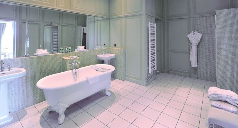 סוויטה, Hôtel Villa Navarre