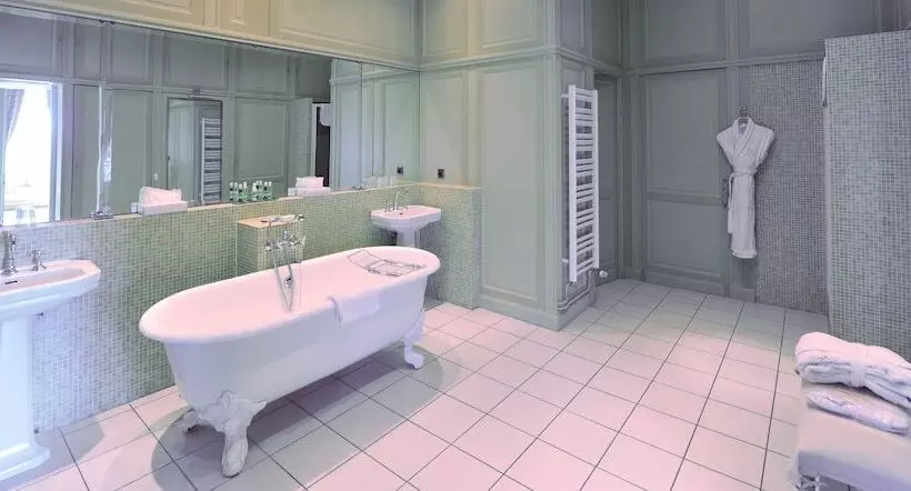 سوییت, Hôtel Villa Navarre