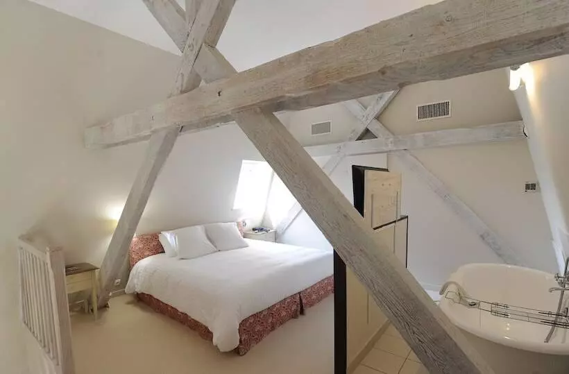 سوییت, Hôtel Villa Navarre