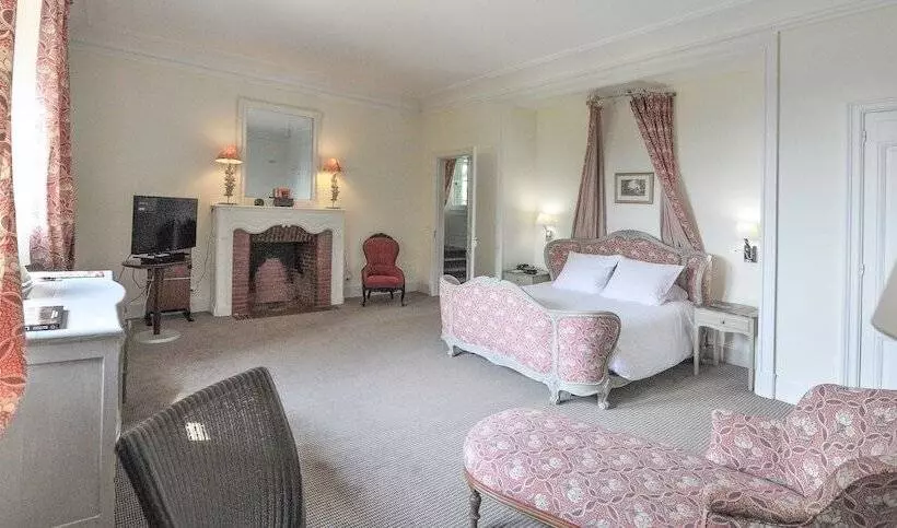 سوییت, Hôtel Villa Navarre