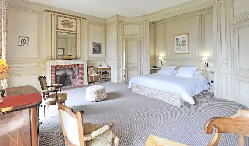 سوییت, Hôtel Villa Navarre