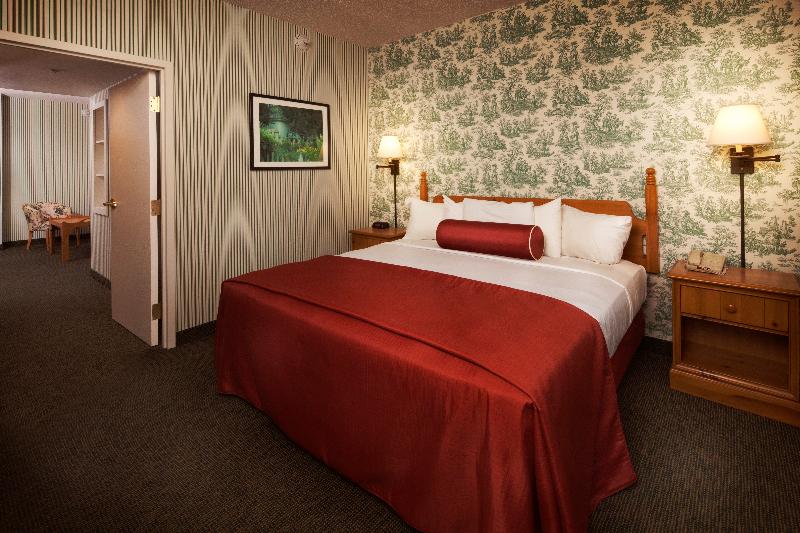 キングサイズベッドのスイートルーム, Williamsburg Woodlands Hotel & Suites, An Official Colonial Williamsburg