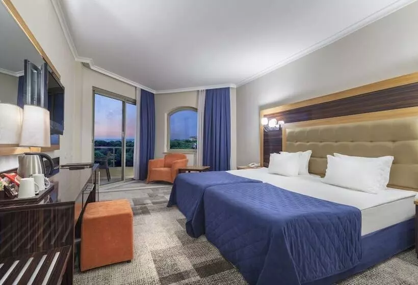 اتاق کلاب, Pine Beach Belek
