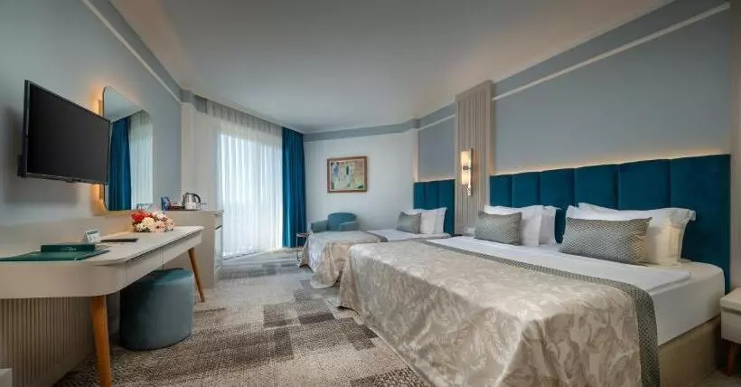 اتاق اساندارد با چشم‌انداز جانبی به دریا, Pine Beach Belek
