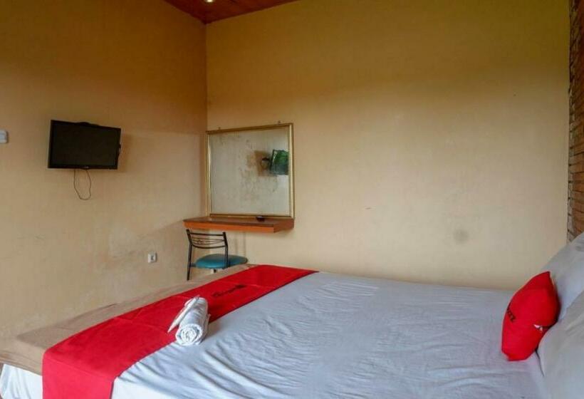 חדר משפחתי, Reddoorz At Jalan Raya Solo Tawangmangu