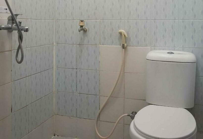 Standard Szoba, Reddoorz Plus @ Alun Alun Nganjuk