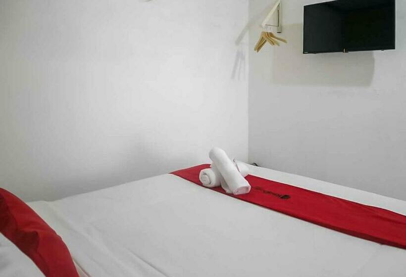 Standard Szoba, Reddoorz Plus @ Alun Alun Nganjuk