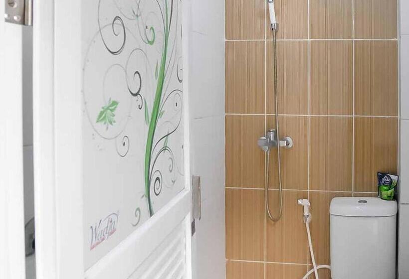 Семейный Номер, Reddoorz Plus @ Alun Alun Nganjuk