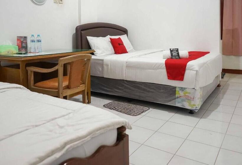 Családi Szoba, Reddoorz Plus @ Alun Alun Nganjuk