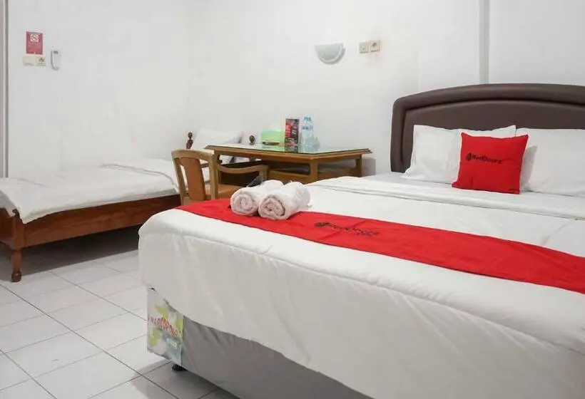 ファミリールーム, Reddoorz Plus @ Alun Alun Nganjuk