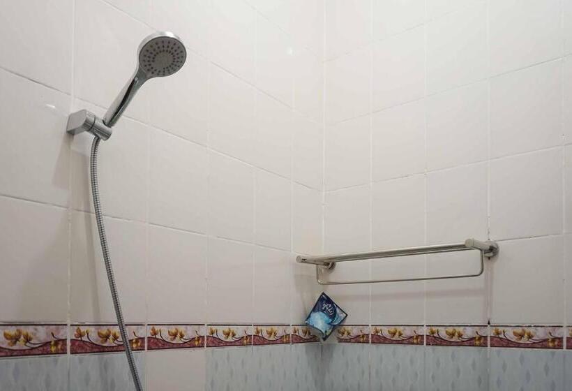 Lakosztály, Reddoorz Plus @ Alun Alun Nganjuk