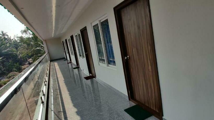 غرفة قياسية مزوَّدة بشُرفة, V Convention