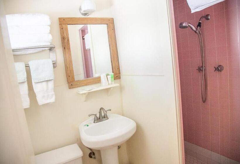 스탠다드 스튜디오, Shiner Country Inn