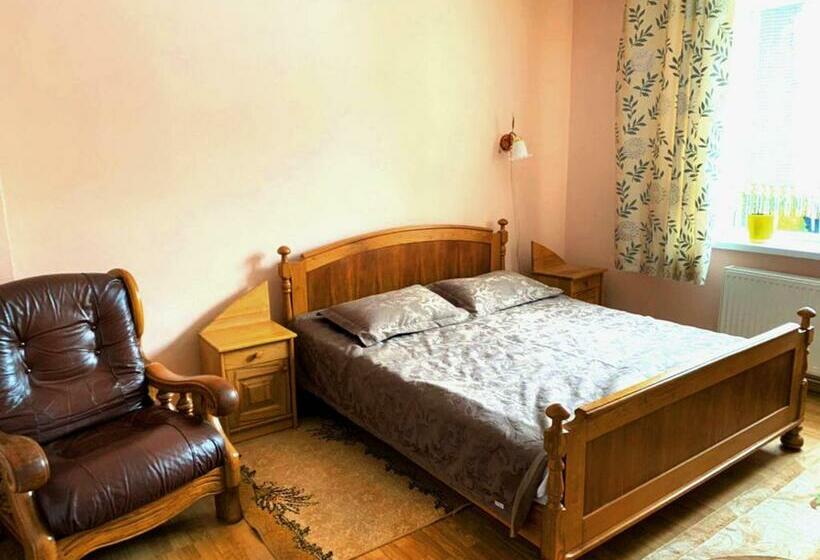 Standard-huone Puutarhanäkymä, зелений дім   Viridi House