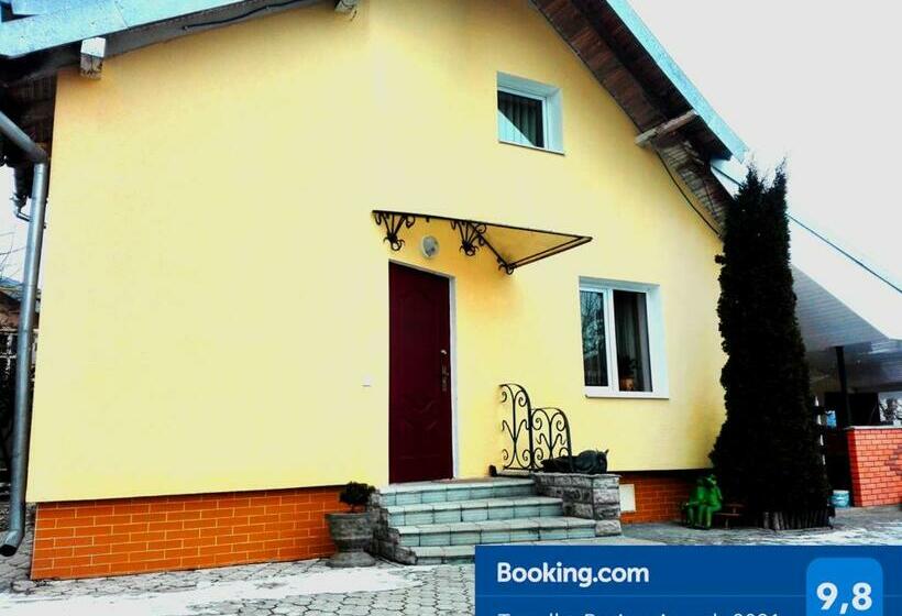 Standard-huone Puutarhanäkymä, зелений дім   Viridi House