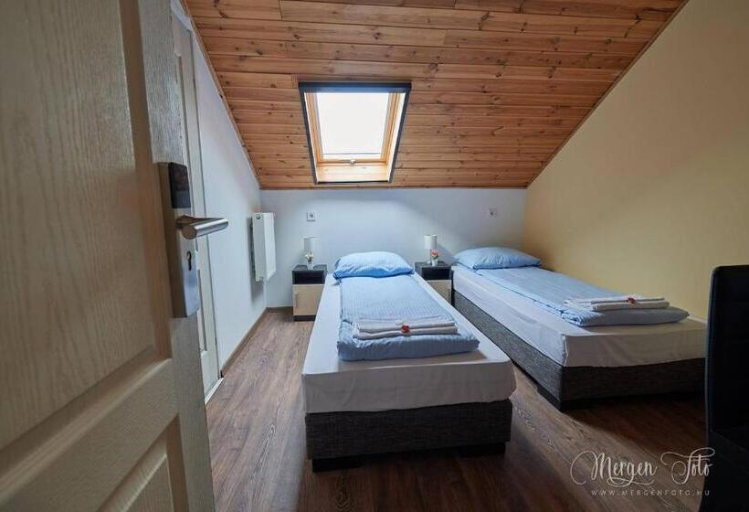 スタンダードルーム, Kamarás Klastrom House