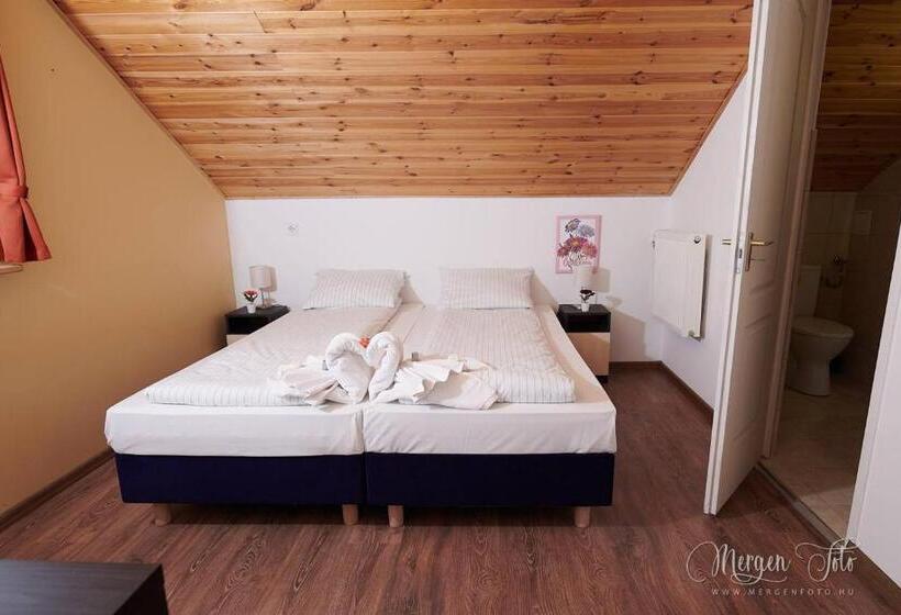 スタンダードルーム, Kamarás Klastrom House