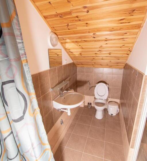 スタンダード４人部屋, Kamarás Klastrom House