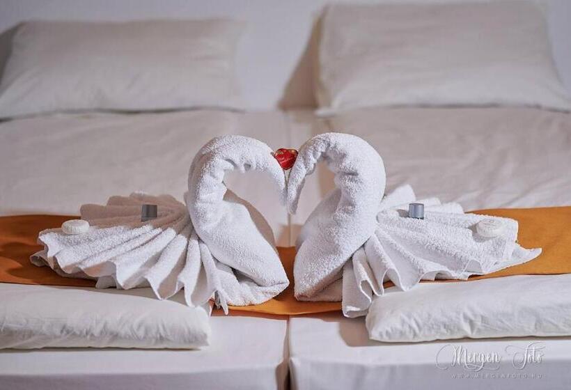 スタンダードルーム, Kamarás Klastrom House