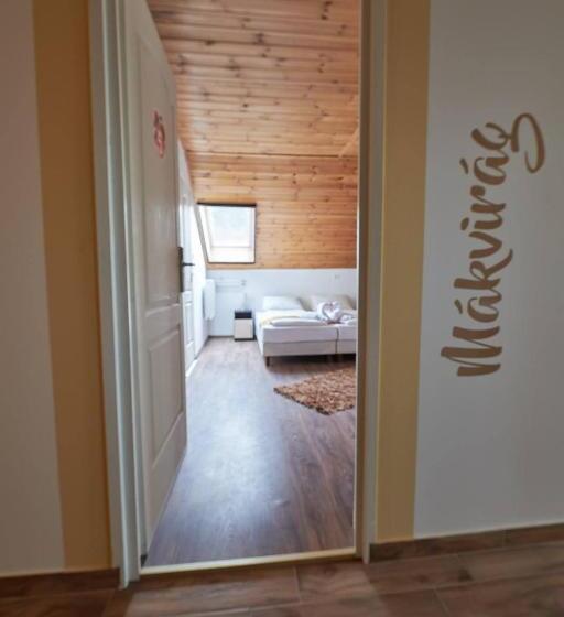 スタンダードルーム, Kamarás Klastrom House