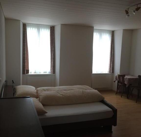 חדר משפחתי, Alpina