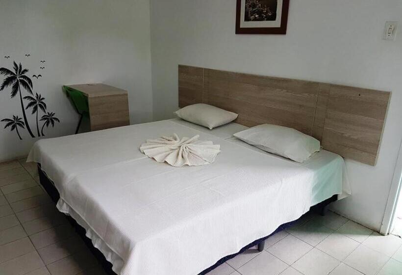 חדר קלאסי לשלושה, Fluminense